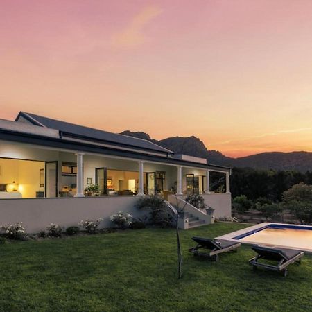 Magnifik Montagu Villa Exterior photo
