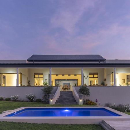 Magnifik Montagu Villa Exterior photo